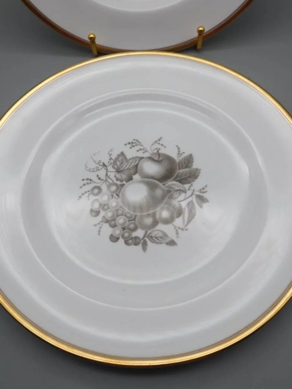 2 Vtg Spode Period 1810 Chatham Bone China Dinner Plates Fruit Pattern Gold Trim
